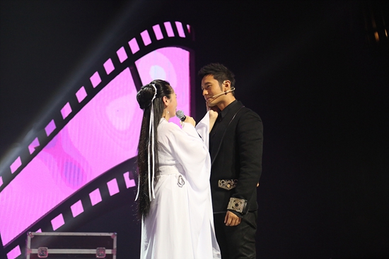 黄晓明考灰姑娘撒娇功力 请说我要吃兔兔