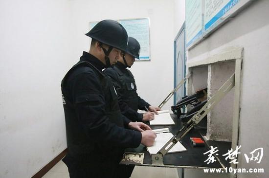登记,领取枪支弹药