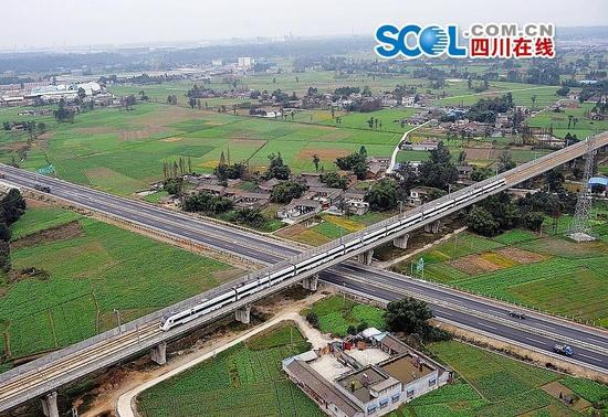 成绵乐客专动车试行直升机护航 系国内首次