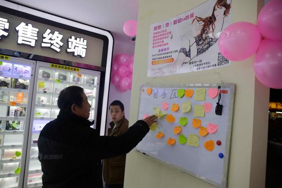 該店還設(shè)有留言區(qū)，顧客購買后還可以留下建議或心情。攝影：南飛