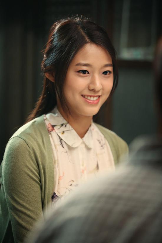 韩团AOA雪炫赤脚洗衣新片演李敏镐妹妹