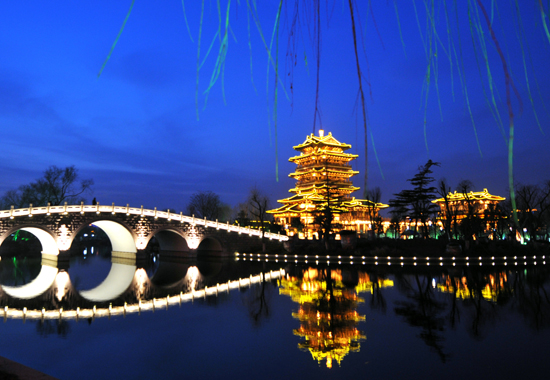 超然楼夜景(图:山水圣人旅游同盟)