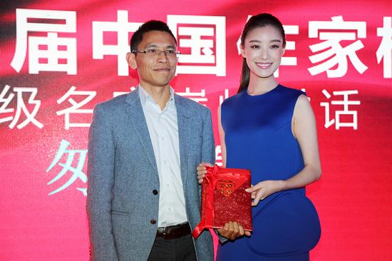 倪妮双喜临门 《匆匆》过五亿任阅读大使