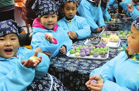 苏州实小附属幼儿园开展体验冬至大如年活动