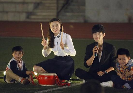 《一年级》汪东城上自然课捡熊猫大便