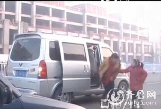 校车再次成为社会关注的热点,连续发生的安全事故让人们的神经持续紧绷。