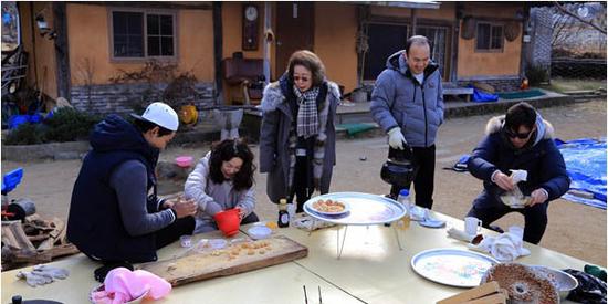 韩综《一日三餐》李升基等干活做饭(图)