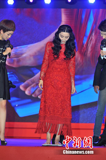 范冰冰当场称重否认120斤:我是微胖界传奇|范