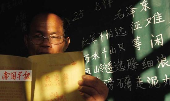 【接送学生的船 他撑了30多年】感动，转播正能量！767 / 作者:桂花糕 / 帖子ID:106949