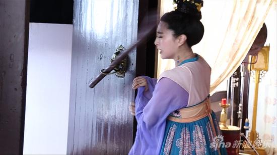 《武媚娘》曝幕后花絮 范冰冰遭木棍砸