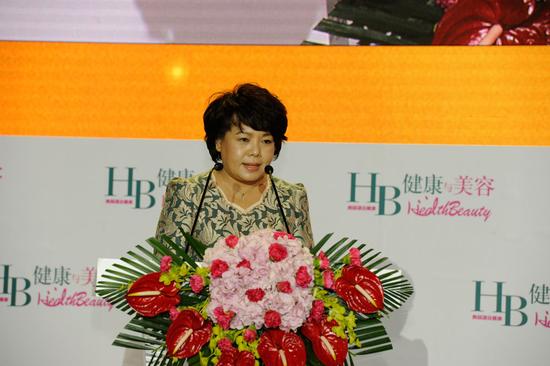 图为《健康与美容》杂志社社长段景花致欢迎词
