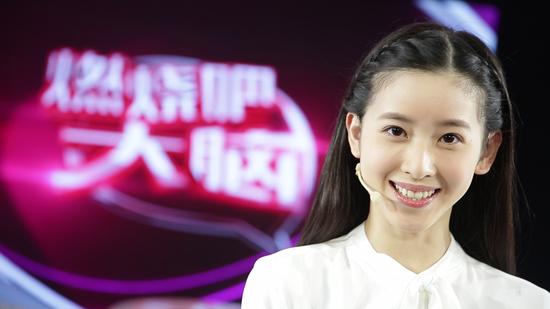 奶茶妹妹做科学助教 初次主持显功力