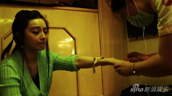 《武媚娘》曝幕后花絮 范冰冰遭木棍砸