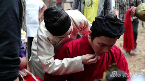 《武媚娘》曝幕后花絮 范冰冰遭木棍砸