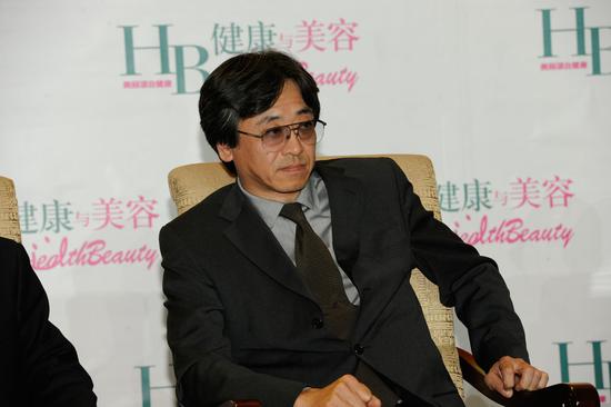 图为上海家化联合股份有限公司首席技术官曲建宁参加专题对话