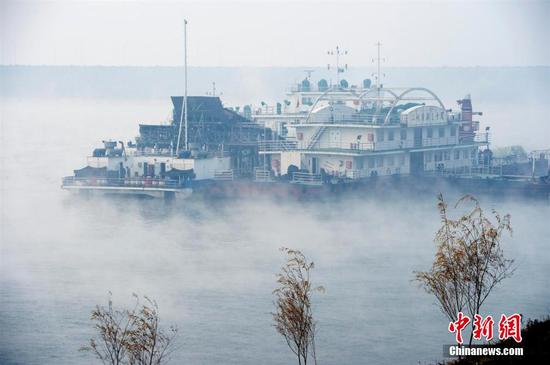 湖北宜昌三峡两坝现云雾景观 宛如仙境
