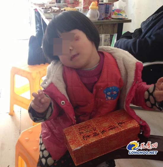 南京一<em>幼儿园女童</em>脸被咬 家长问责反被打_新浪