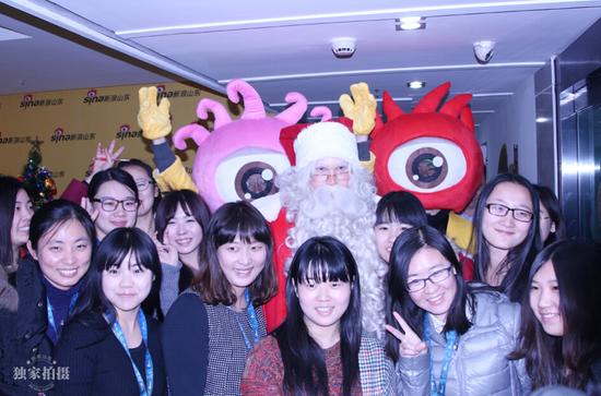 正版圣诞老人来到新浪山东送祝福 约你一起过圣诞