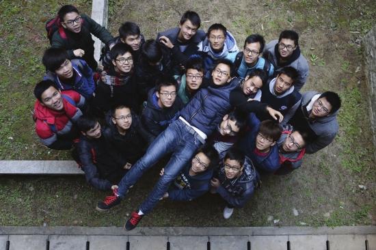 12月22日，中南大学冶金1402班部分同学合影。