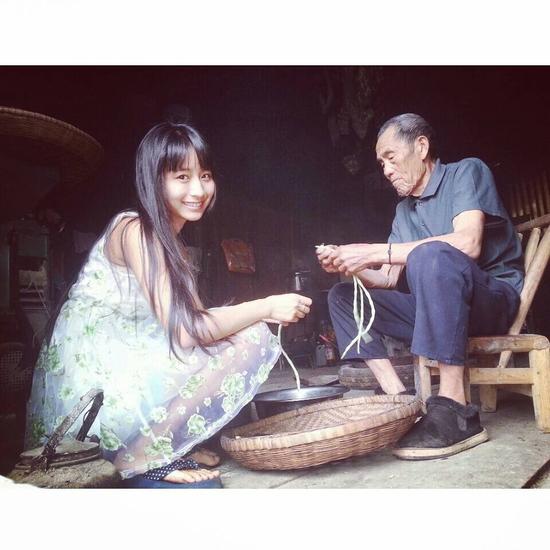 黄晓明鼓励小龙女替身:姚晨不美但演戏好