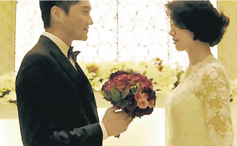 张智霖袁咏仪变街头乞丐啃玉米(图)