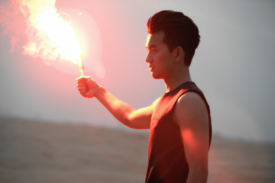 于湉同名主打《有一种力量叫傻瓜》MV首播|于湉|有一种力量叫傻瓜|Someone_新浪娱乐_新浪网