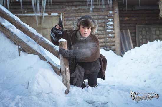 小白鸽展现枪法成战地女神