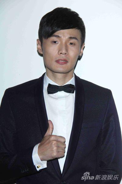 有人公开踢馆李荣浩微博报名歌手