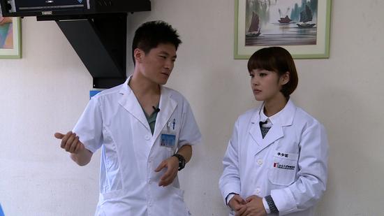《因为是医生》张俪拜师学艺被赞专业