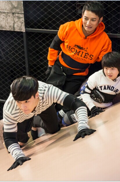 《疯狂的麦咭2》10年好友张艺兴维嘉重聚