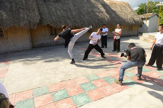 《囍从天降》变擂台？李小龙决战尚格云顿