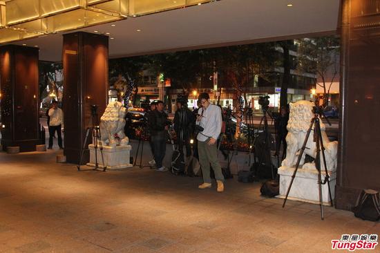 黄子佼:我要看看是哪个男人有幸娶到依晨