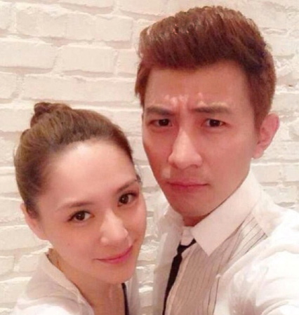 大左与阿娇合影