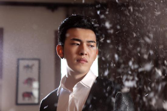 《类似爱情》热映 孔垂楠戏里戏外双人格|孔垂