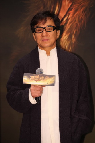 　　新浪娱乐讯 由李仁港执导，成龙、约翰·库萨克、阿德里安·布劳迪、崔始源、林鹏、王若心和“筷子兄弟”等主演的《天将雄师》于25日圣诞节举办了发布会。