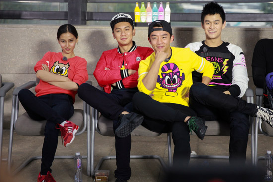 李晨自称晨妈妈 跑男运动会奏响新年序曲