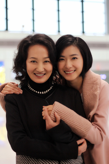 《孩子回国了》开播 万茜身陷梦魇