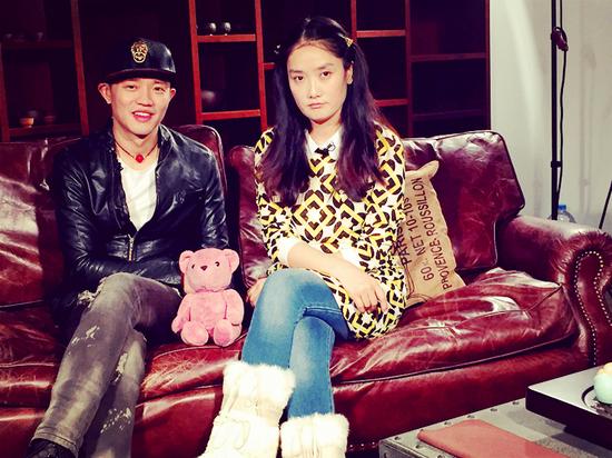 凤凰传奇玲花为听障儿童捐款百万