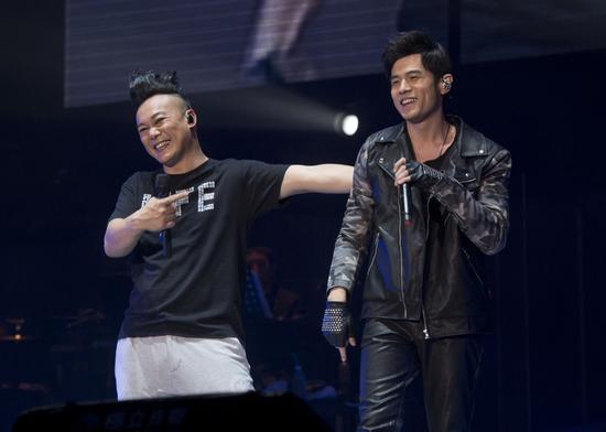 周杰伦陈奕迅跨年合唱 《淘汰》成首选_新浪阳江