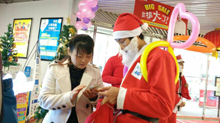 移动4G圣诞全城大追捕 奔跑吧圣诞老人