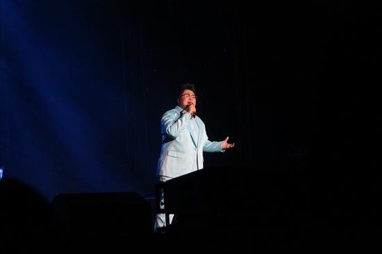 韩红上海演唱会收官 翻唱张国荣《我》