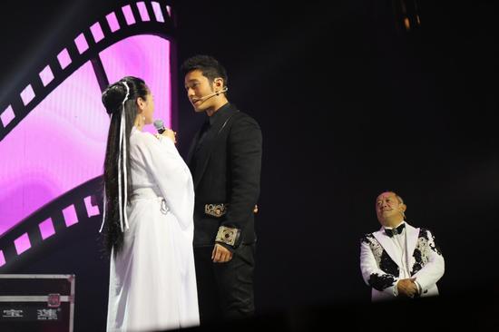 “小龙女替身”现身灰姑娘 为陈妍希正名