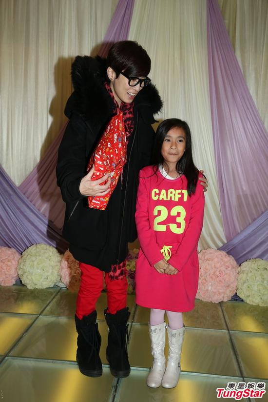 佘诗曼和小朋友