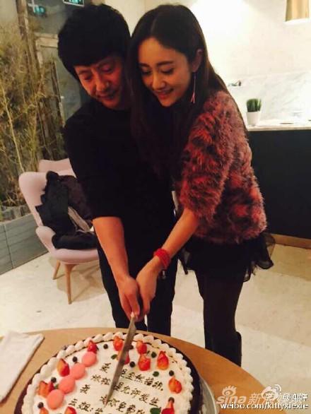 郑钧登报为老婆庆生 刘云收获爱心蛋糕 