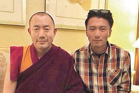 谢霆锋拜祭风水师 疑为锋菲复合还愿(图)