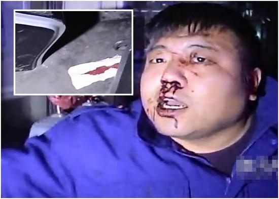 男女公交发飙 男人小便 <em>女人</em>扔<em>卫生巾</em>砸司机_