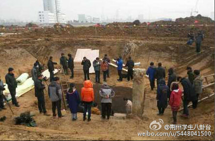 荆州中学新址惊现完好楚墓