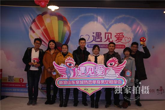 12月28日，“遇见爱·泉城热恋”第一期百人相亲活动在济南高新区美莲广场正式拉开帷幕，为众多的单身男女提供了一个“脱单“的好机会。