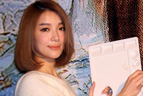 名模蔡淑臻作画自评95分 男友夸赞有天分