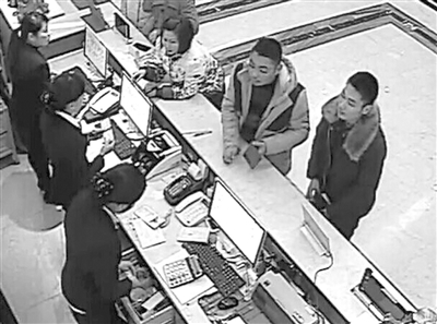 萧山诈骗团伙两男一女去开房 前台女服务员受